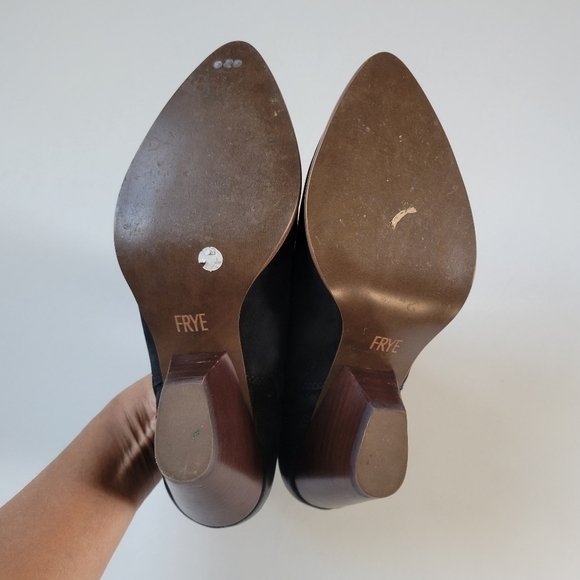 Frye Reyna Cut Out ancke booties size 7. - Picture 5 of 12